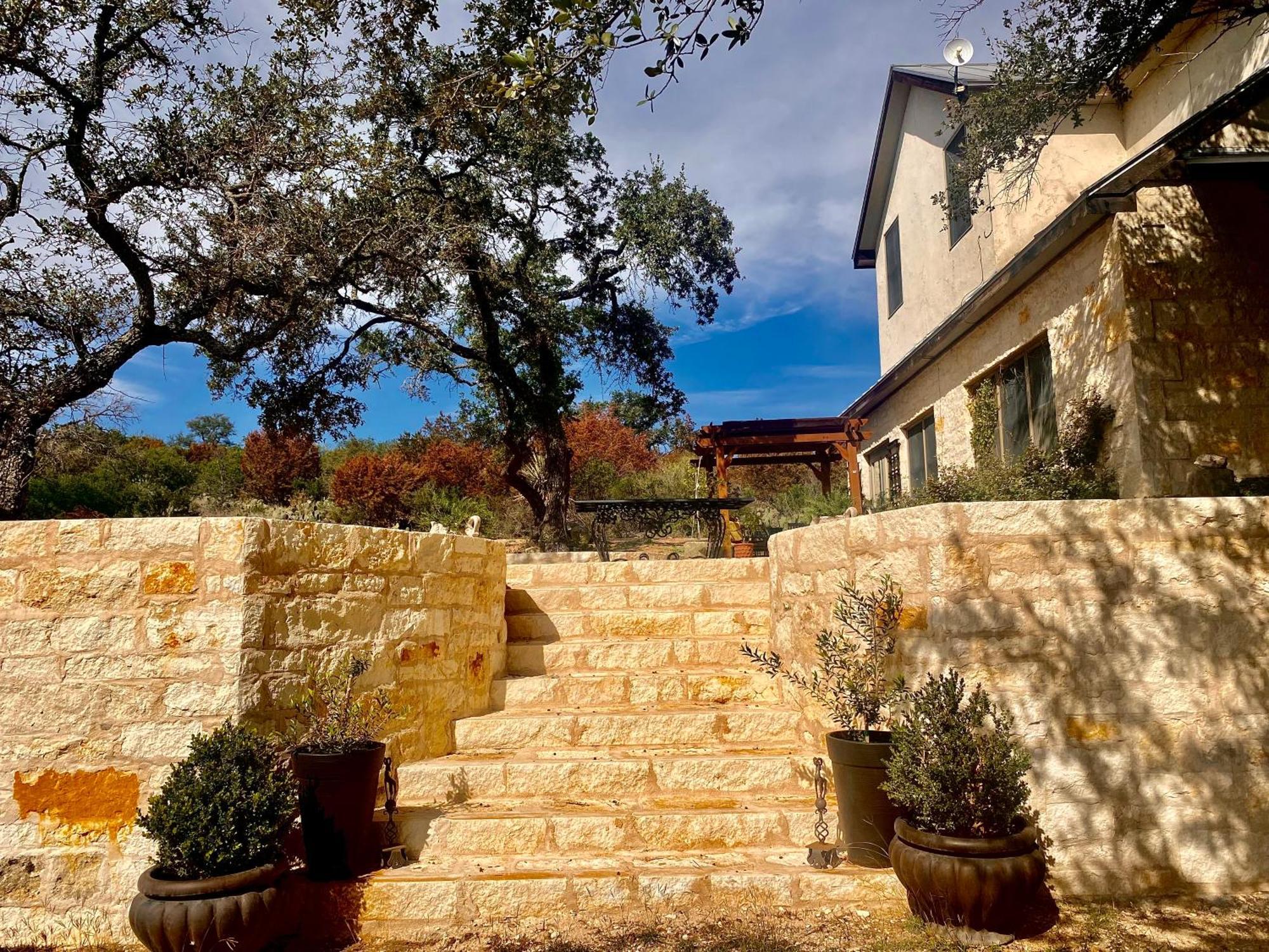 V700 Ranch Stays Marble Falls Exteriör bild