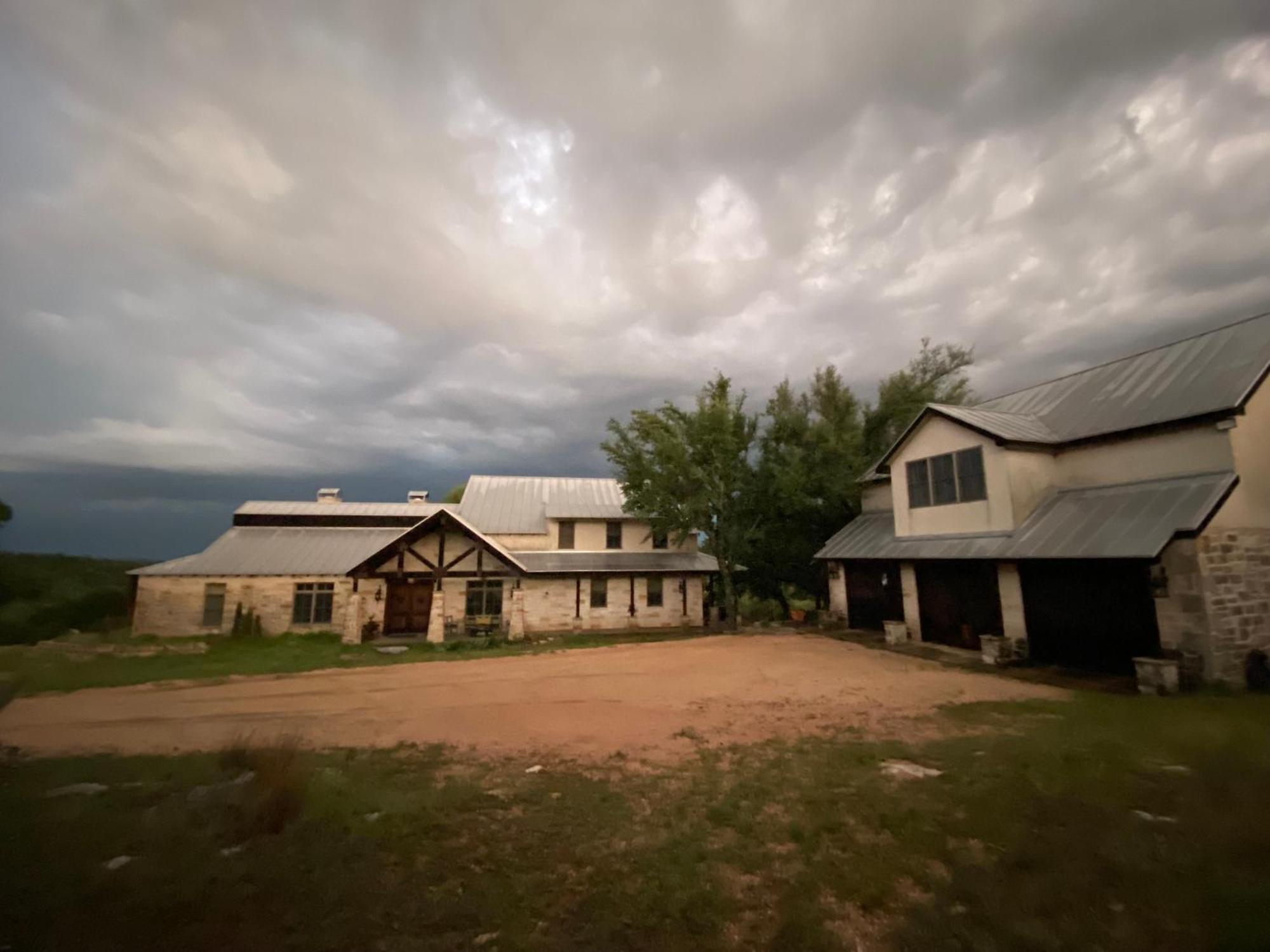 V700 Ranch Stays Marble Falls Exteriör bild